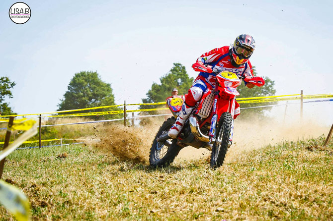 johnny Aubert durant l'Aveyronnaise a bénéficié de l'assistance du Team Ambiance moto johnny Aubert aveyronnaise 2016