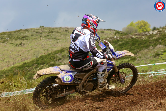 Loic Larrieu monte sur la seconde marque du podium du samedi loic larrieu enduro trefle 2016