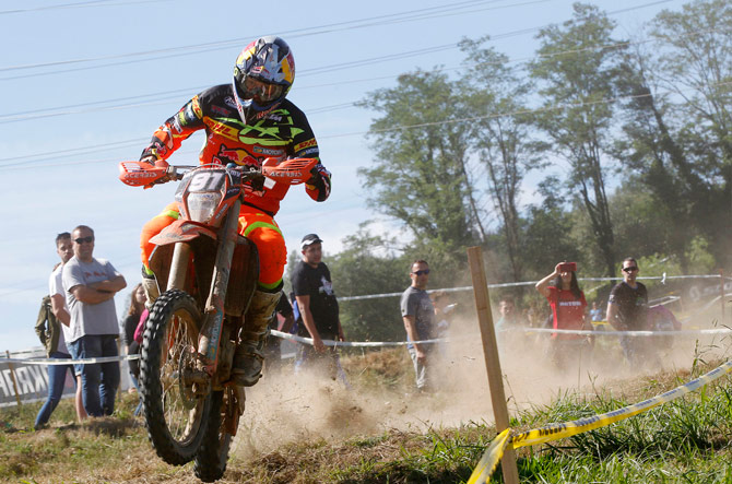 En E1 Nathan WATSON revient à 5 point s de Remes natha watson enduro spain j2