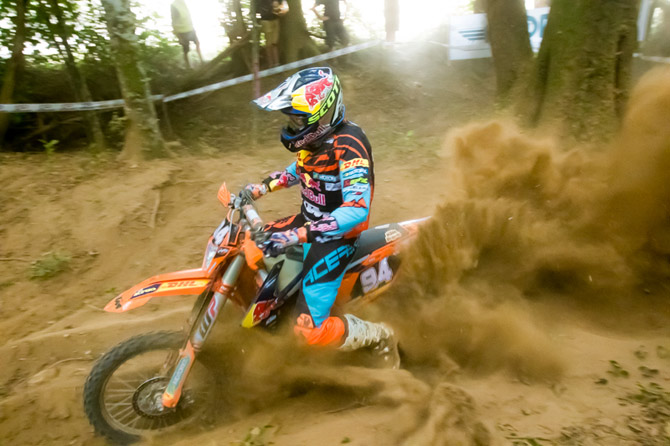 Nathan Watson à l'aise dans les appuis de fesh fesh a dominé la catégoeir Enduro 1 Loic larrieu fes fesh uzerche