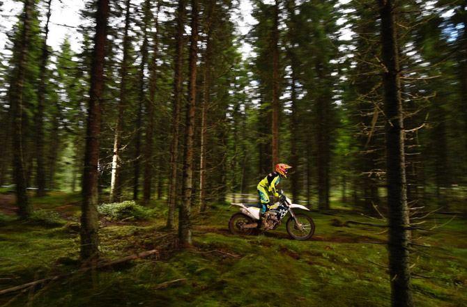 Un aperçu du tracé typiquement Suédois de la première partie de notre essai de le 250 FE essai enduro husqvarna 250 TE 2017