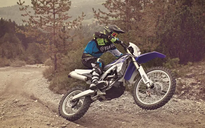 photo d'action enduro moto Yamaha