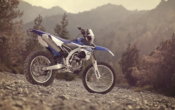 photo statique enduro moto Yamaha 250 WR-F
