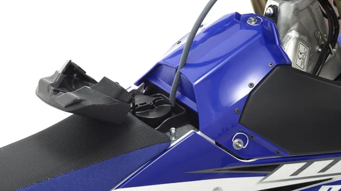 la bouchon du réservoir en planqué à l'avant de la selle bouchon de réservoir moto yamaha 250 wrf
