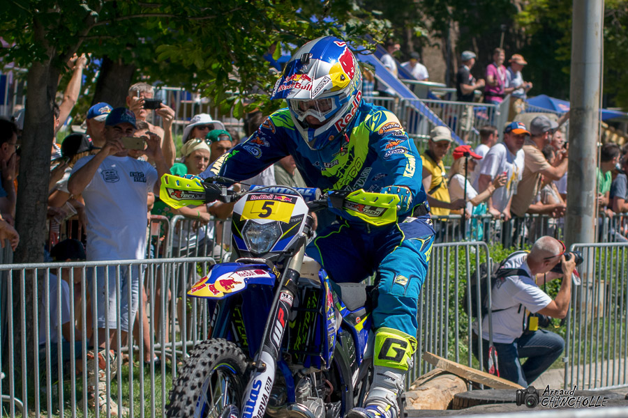 Wade Young lors du prologue de la Romaniacs dans les rues de Sibiu Wade Young Red Bull Romaniacs 2016 - sherco