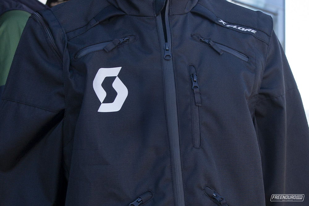 Closeup Giacca Enduro Scott