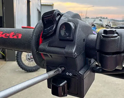 Retirer commande clignotant moto Beta enduro RR