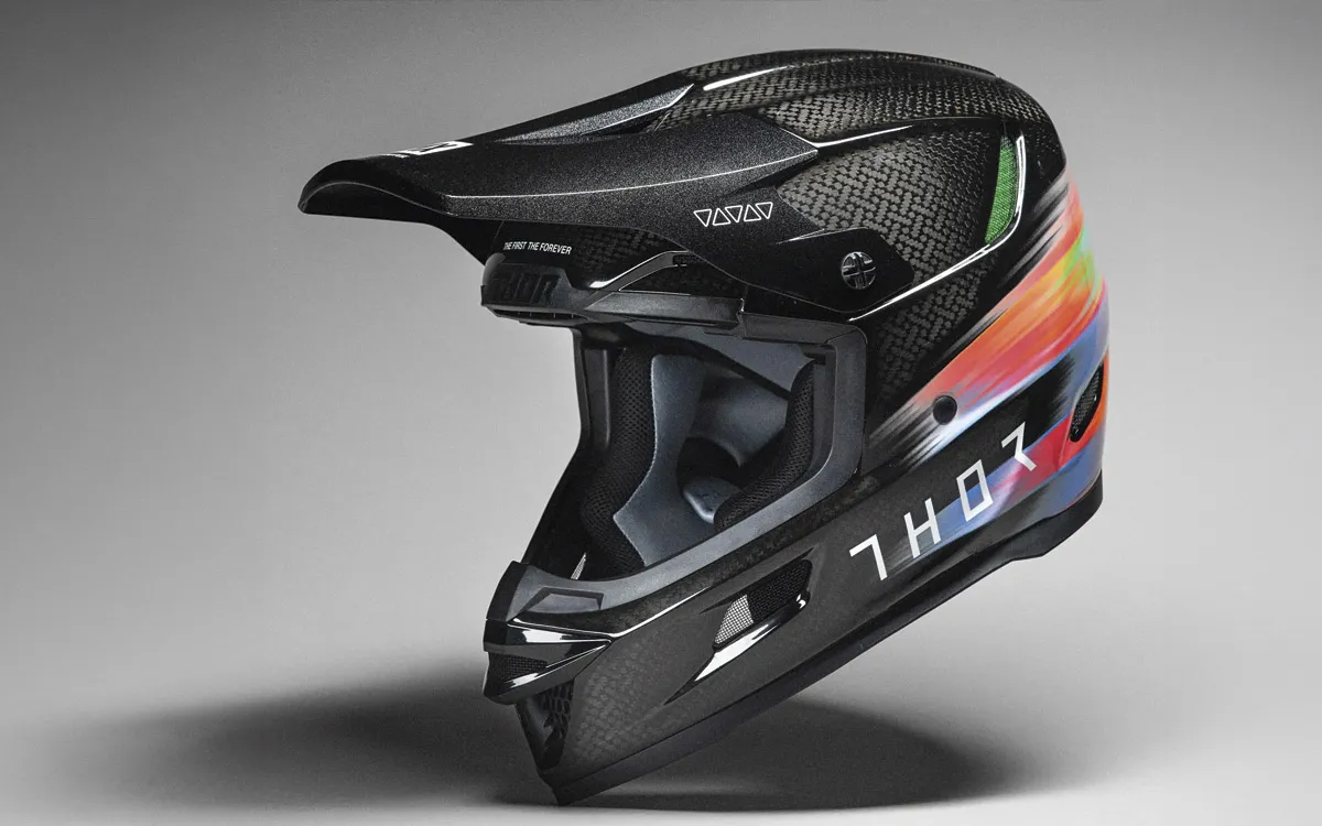 casque carbone THOR
