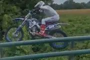 incroyable exploit de ce jeune pilote d'enduro fait exploser le record de vue sur instagram incroyable exploit de ce jeune pilote d'enduro fait exploser le record de vue sur instagram