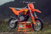 KTM dévoile les KTM SX-E5 et SX-E3 pour les futurs enduristes KTM dévoile les KTM SX-E5 et SX-E3 pour les futurs enduristes