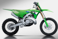 Nouveauté – Kawasaki KX 327X 2027 : Le retour fracassant du 2-temps japonais  avec en bonus une version cross-country!