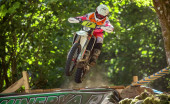 Résultats CDF Enduro Vagney 2026 J2 : Magain s'offre le scratch, Espinasse et Sydow confirment sous la canicule Résultats CDF Enduro Vagney 2026 J2 : Magain s'offre le scratch, Espinasse et Sydow confirment sous la canicule
