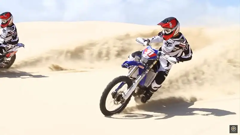 Action pilote moto enduro Yamaha 450 WRF