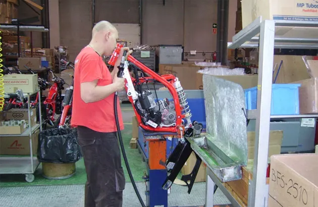 Montage d'une Gasgas à l'usine