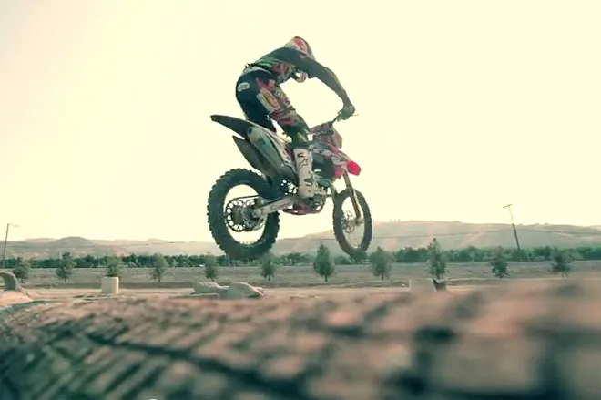 vidéo enduro cross Mike Brown