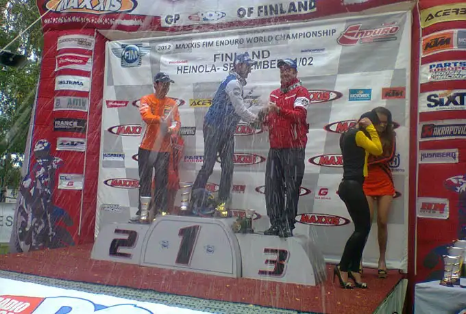 Pela encore sur la plus haute marche du podium E2 - Photo : Juha Salminen -Georgia podium enduro 2 EWC