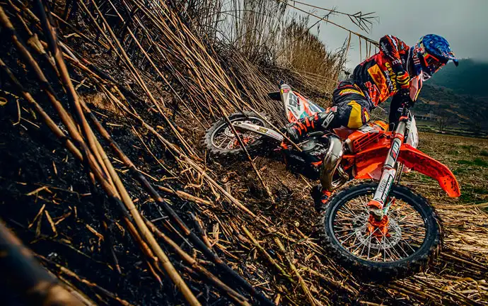 IvanCERVANTES avec la 300 KTM exc : photo Sebas Romero IVAN CERVANTES pilote KTM enduro : photo Sebas Romero