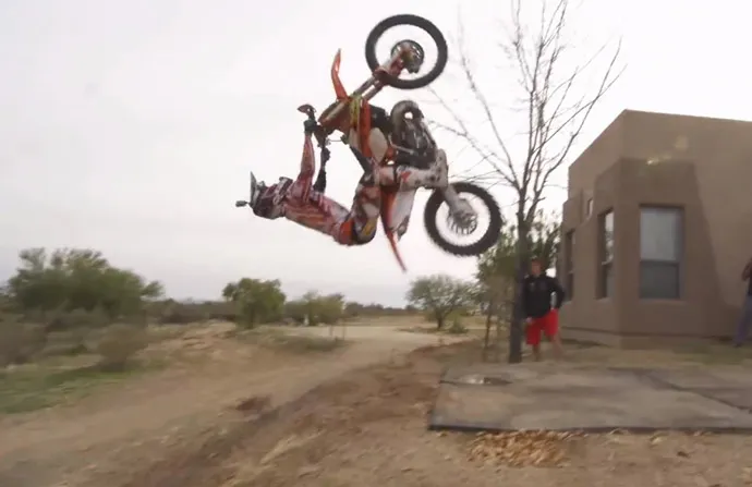Taylor Robert est pilote offciel chez KTM enduro USA Backflip enduro