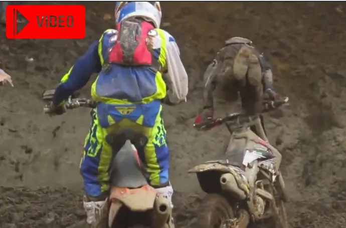 video chutes moto USA