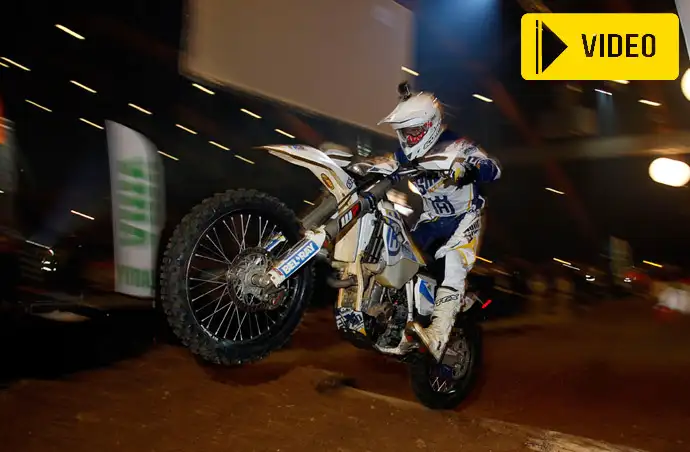 Mathias Belliino passage tronc SUuper Enduro