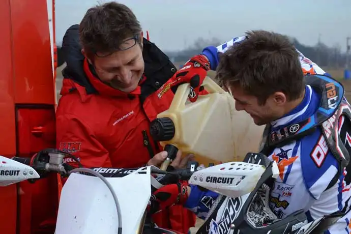 Nicolas deparrois et Tullio Pellegrinelli (ancien champion d'enduro )qui est le superviseur technique chez Jomy Racing Nicolas deparrois et Tullio Pellegrinelli