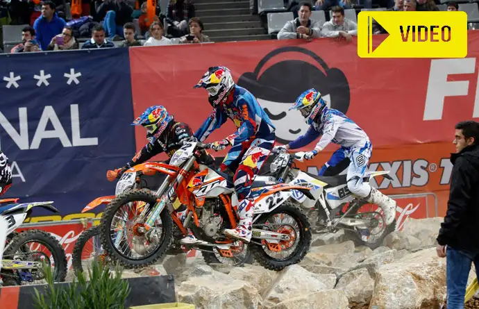 Jonny Walker  pilote endurio KTM devant Alfredo gomez