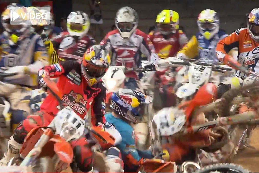 Chute lors du départ du GP Super enduro du Brésil