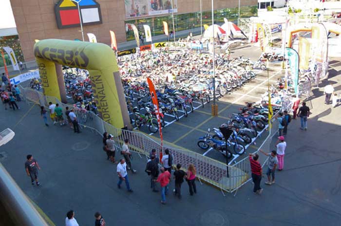 Le paddock moto à Talca au chilli pour le mondial enduro 