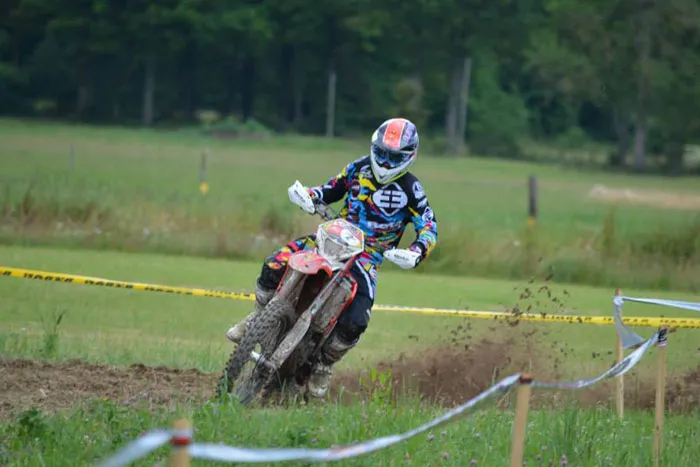 Mana Alabepart pilote Auvergne enduro