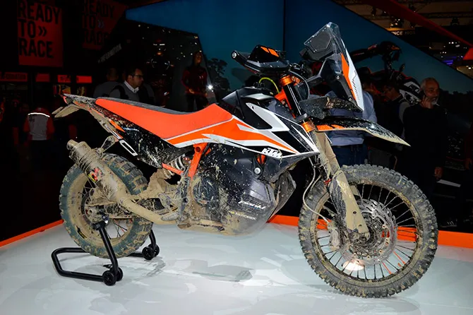Le prototype 790 Adventure R présenté au salon Eicma 2017 - Credit: Spiros Tsantilas/New Atlas ktm 790 adventure r 2018