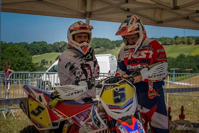 Yannick et Romain pendant d'endurance TT de Madaillan le 6 aout roulage cross country moto
