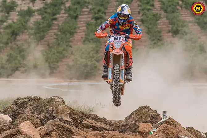 Blessé au poignet le pilote KTM Nathan Watson acroche une belle 3ème place en EnduroGP watson egp espagne j1