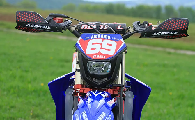 Guion Renthal, Tés X Trig , protèges main Acerbis , etc yamaha 250 YZ romieu enduro face