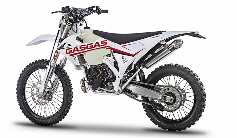 L' adoption du coloris blanc permettra de bien différencier la gamme Ranger des modèles Racing à dominance rouge gasgas moto enduro EC Ranger 2019 2