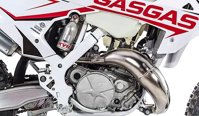 Gros plan sur le pot d'échappment au desing assez particulier mais qui permet de calmer le moteur gasgas moto enduro EC Ranger 2019 3
