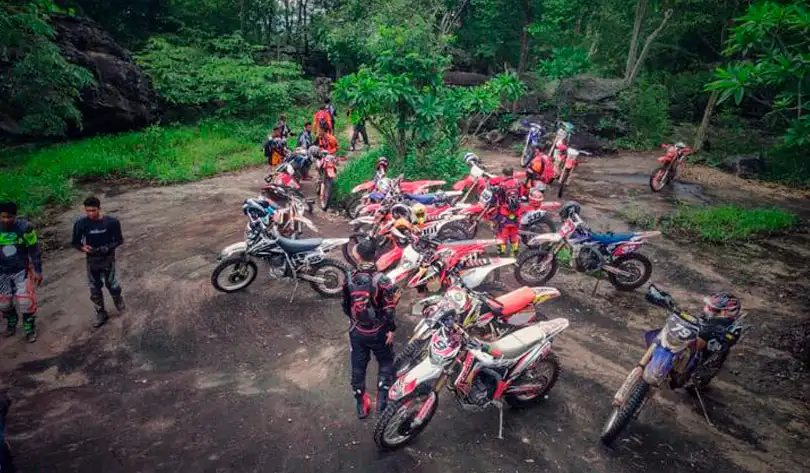 Une ballade avec mes amis Laotiens, au coeur de la jungle ballade enduro LAOS 2019