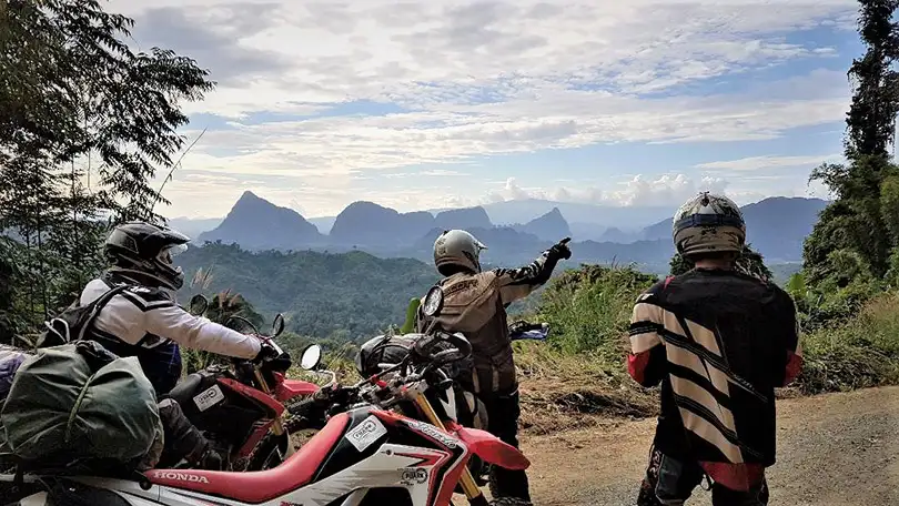 Des paysage sauvages à décrouvrir via les pistes payasage laos a moto