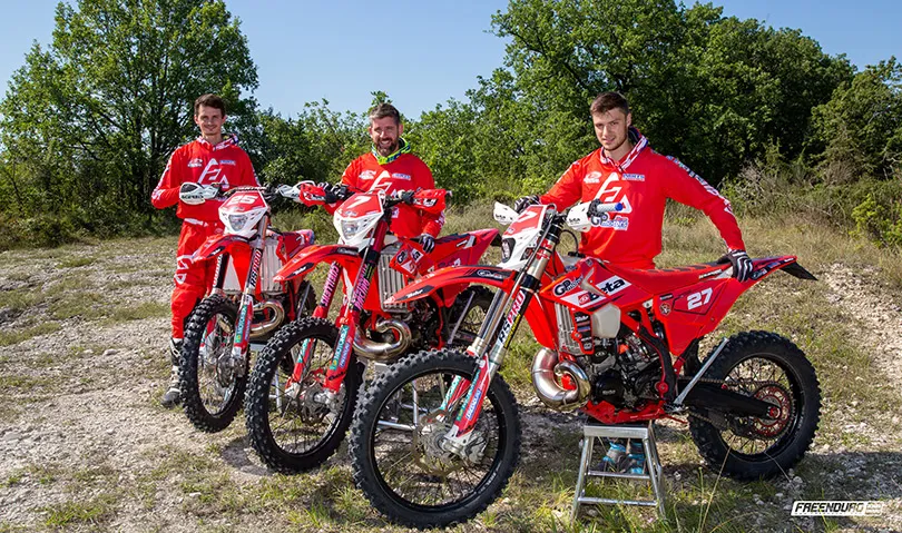 Simon (à gauhce) , Romain et Thomas (à droite) pilotes team gp motors 2019