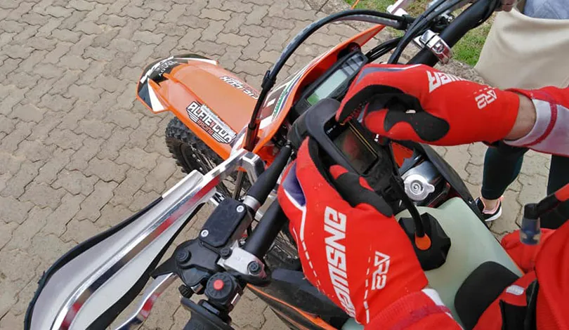 GPS au guidon, va falloir composer avec cette donné supplémentaire pour ne pas se perdre GPS enduro duchene