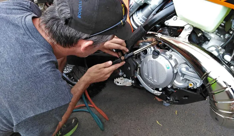 Modification de l'injecteur de la KT' au chalumeau made in Alfi .... modification injecteur PTI KTM