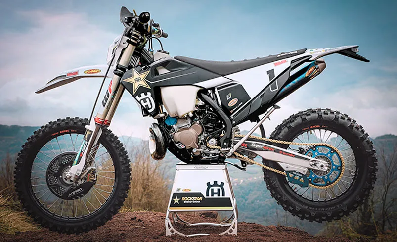 Avec sa déco Rockstard noire et blanche, l'HVA de Jarvis possède un look plutôt sobre Husqvarna enduro 2021 graham Jarvis