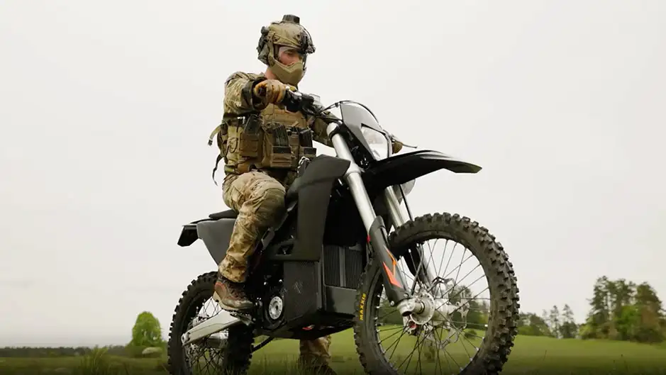 militaire moto strix electrique
