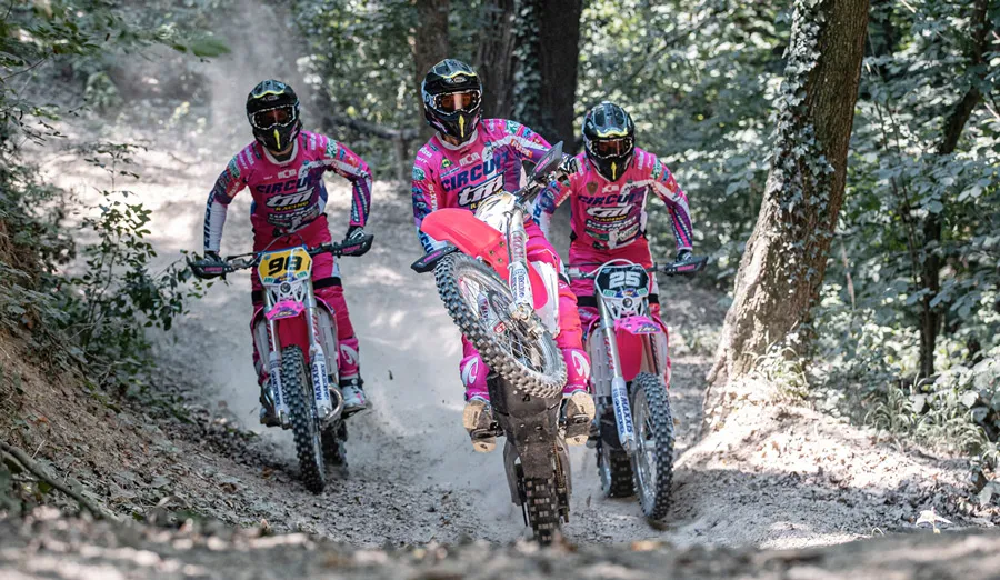 pilotes TM racing pink edition