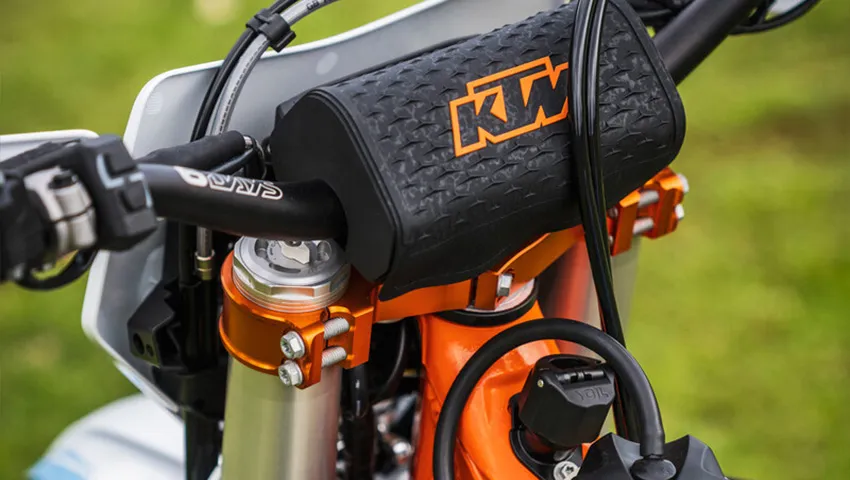 detail ktm 300 6 days EXC 2024 action