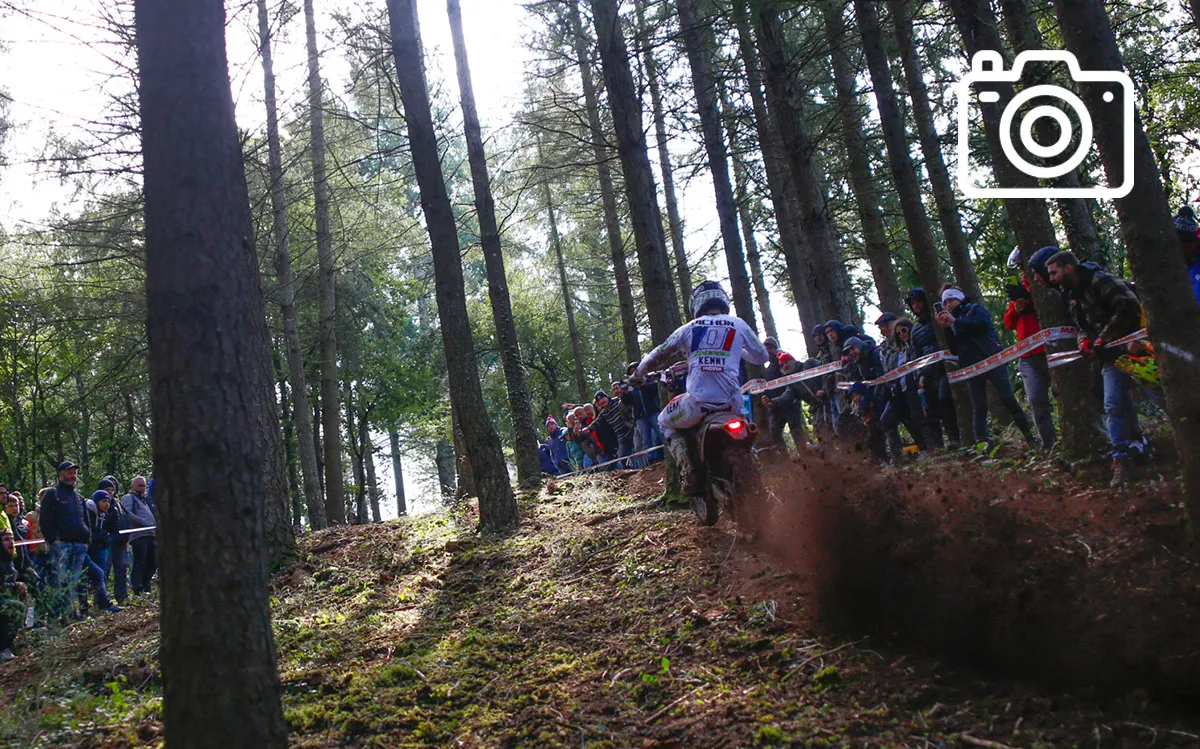 Zach Pichon à Brioude dans la foret 