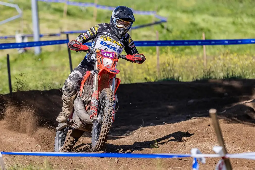 justine martel pilote enduro mondial 250 BETA enduro