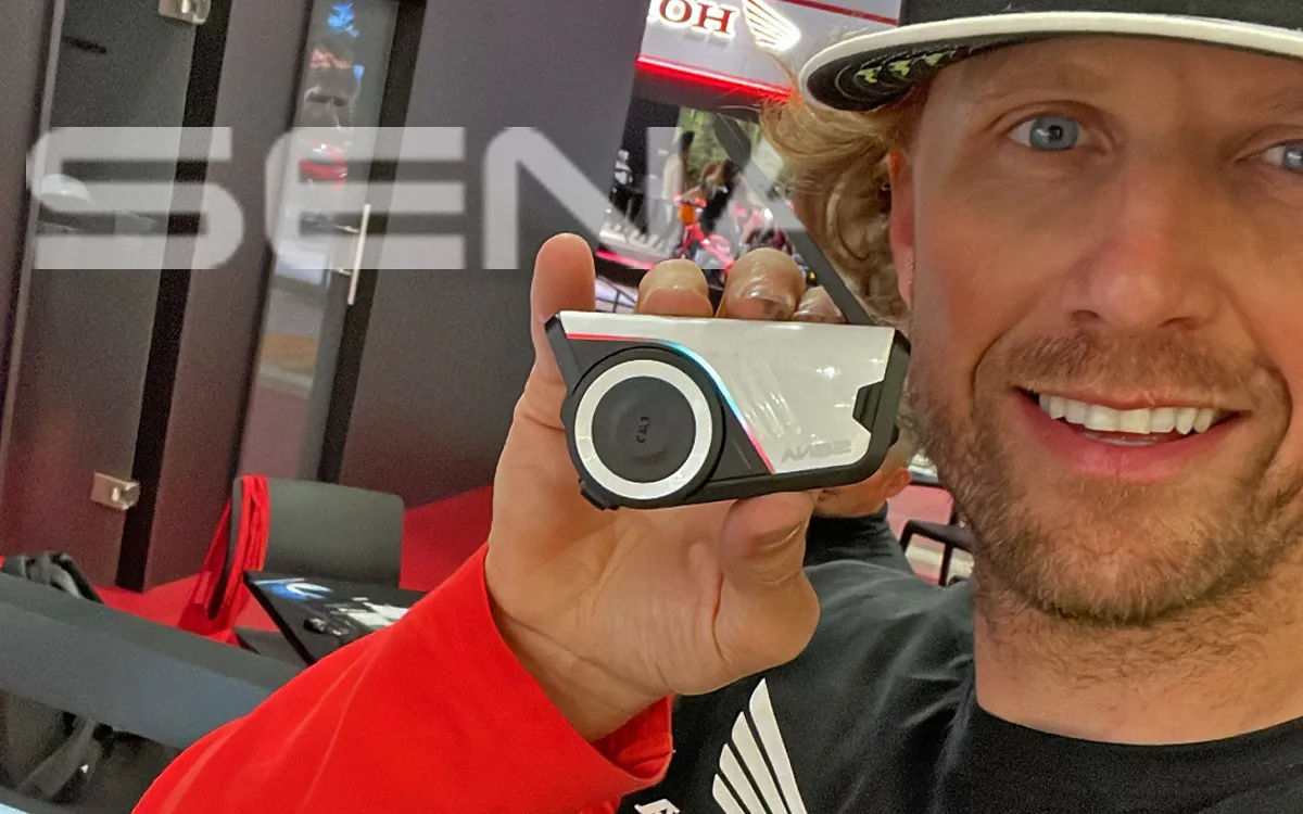 Adrien van Beveren avec un intercom SENA