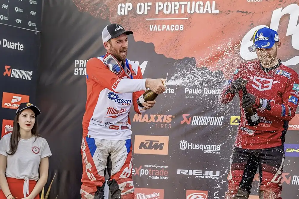Alex Pichaud a fait péter le champagne à Valapacos
