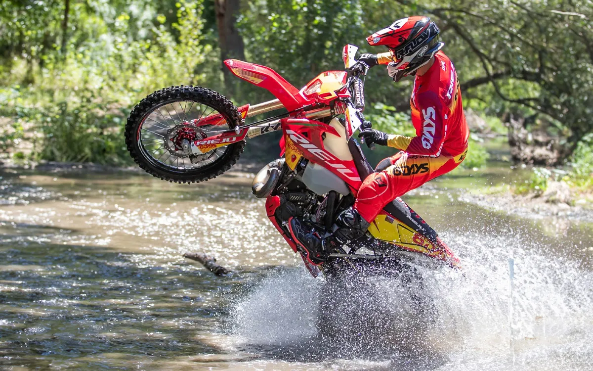 pilote Rieju 6days 2024 300MR motos