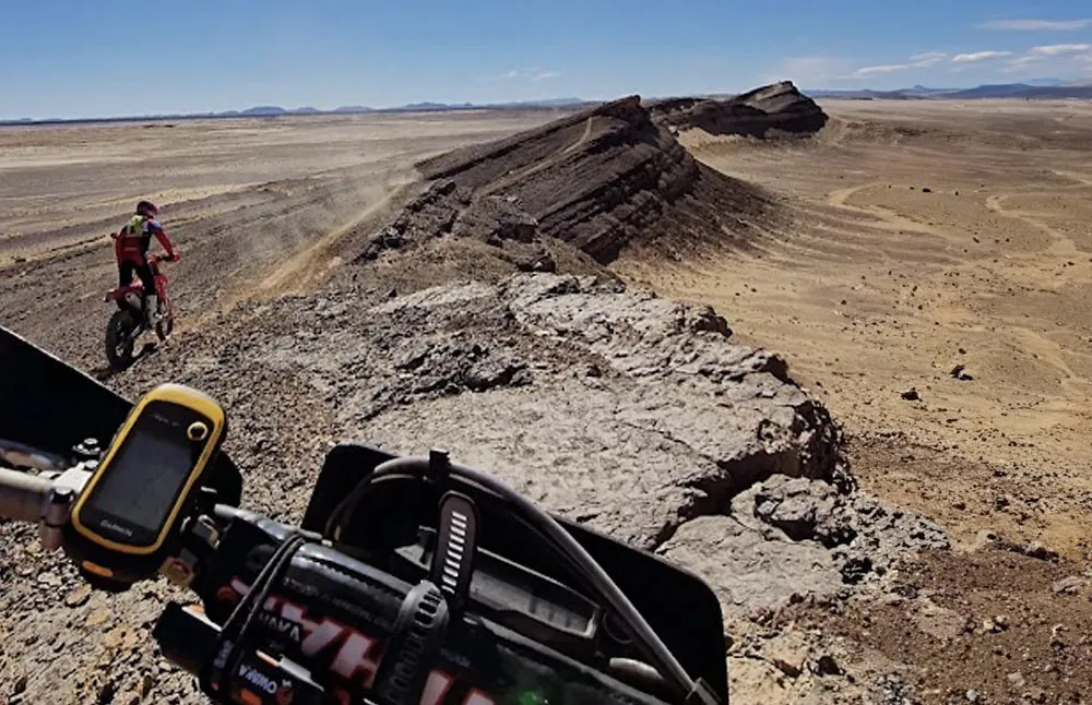 moto GPS desert maroc dunes